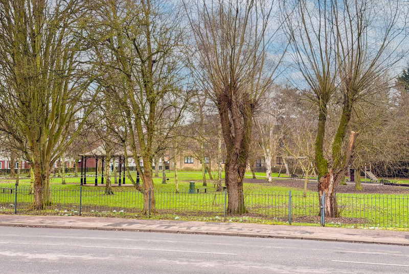 Park Square, Huntingdon9