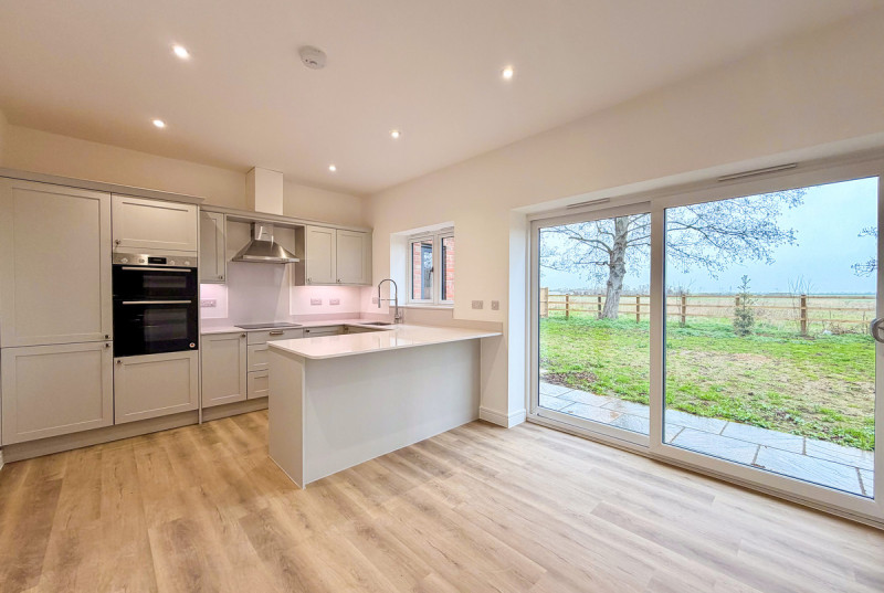 Poplar Gardens, Eastrea8