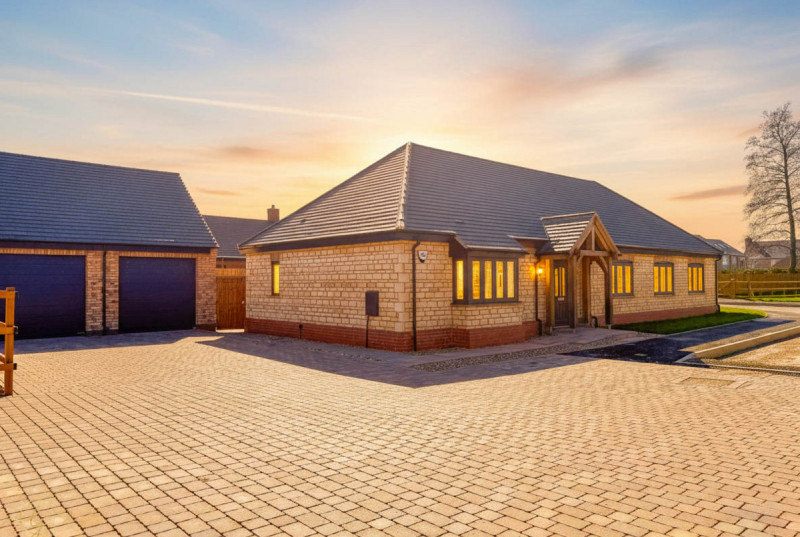 Poplar Gardens, Eastrea1