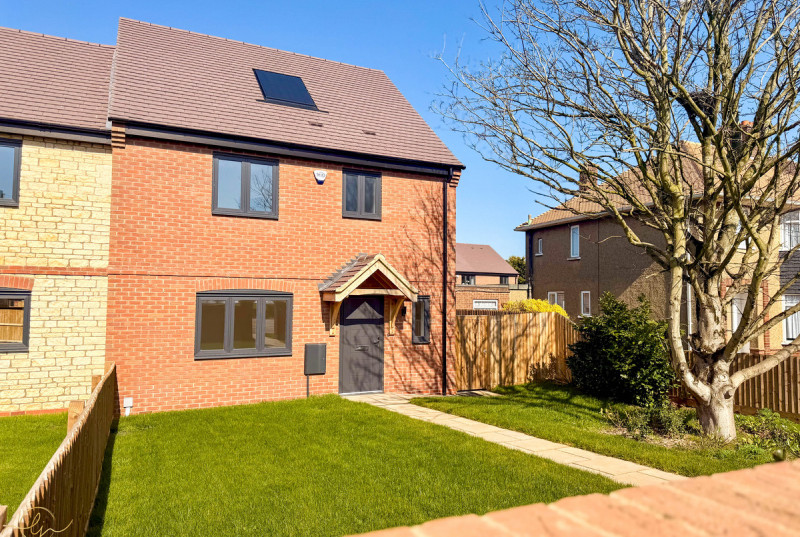 Poplar Gardens, Eastrea5