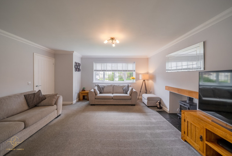 Manor Close, Huntingdon12