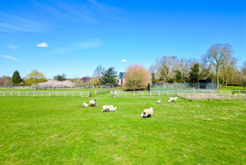 Thorns Barn, Hamerton Road, Alconbury Weston25