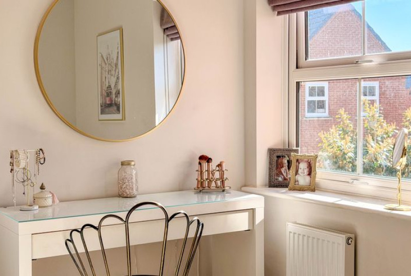 De Havilland Gardens, Bury, PE2647