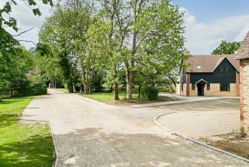 The How, Houghton Road, PE27