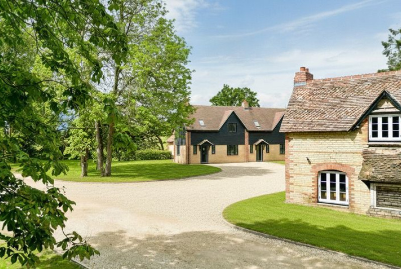 The How, Houghton Road, PE277