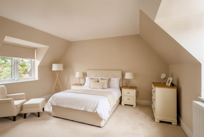 The How, Houghton Road, PE2711