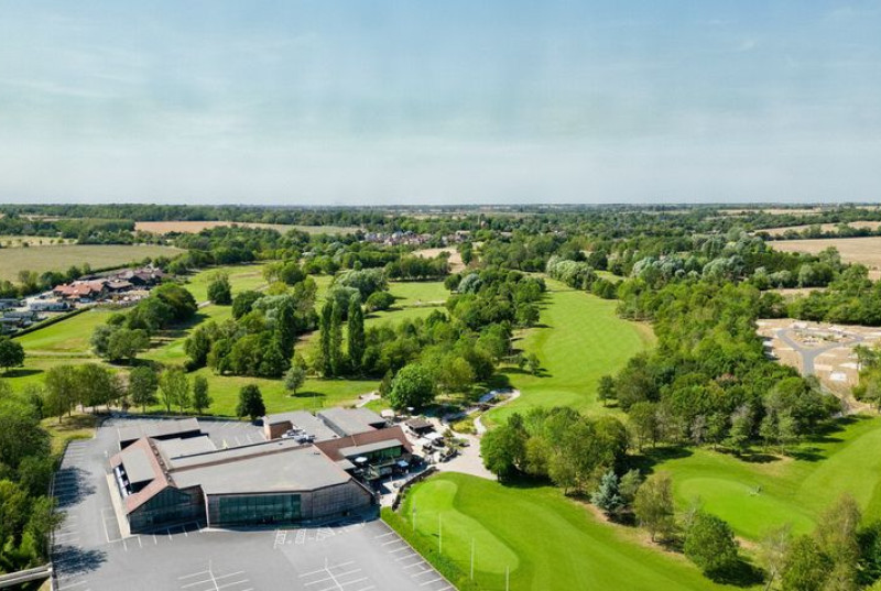 Cambridge Country Club, Toft Road, CB2332