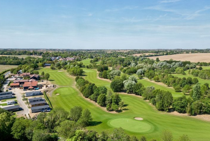 Cambridge Country Club, Toft Road, CB2318