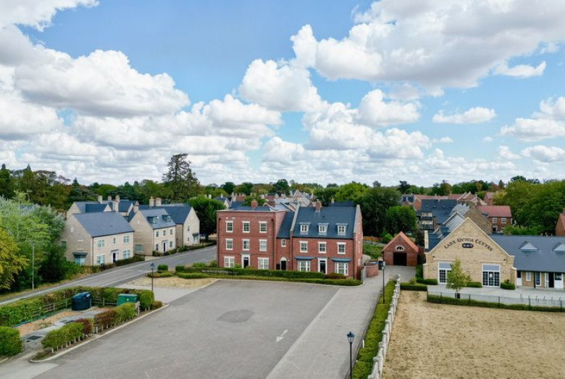 Central Avenue, Brampton, PE28