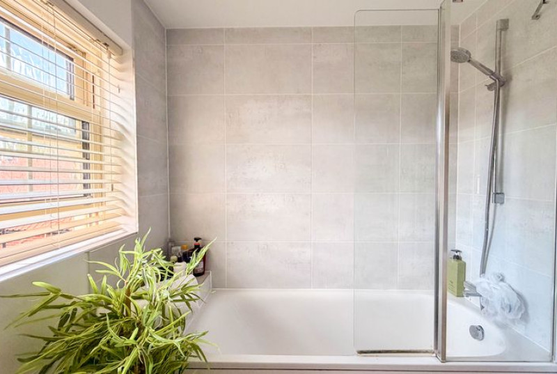 Central Avenue, Brampton, PE2823