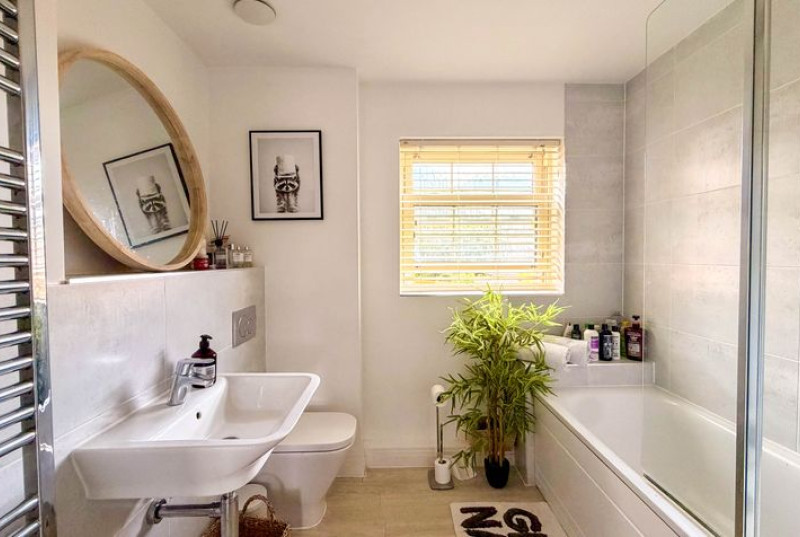 Central Avenue, Brampton, PE2824
