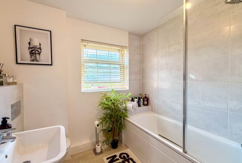 Central Avenue, Brampton, PE2825