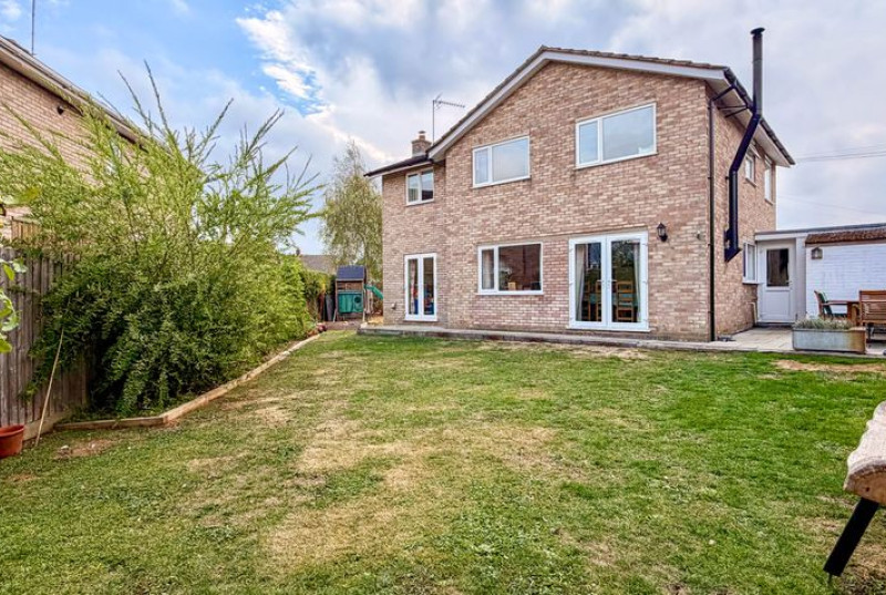 Helens Close, Ramsey, PE2640