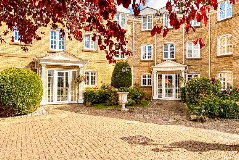 Chestnut Grove, Great Stukeley, PE288