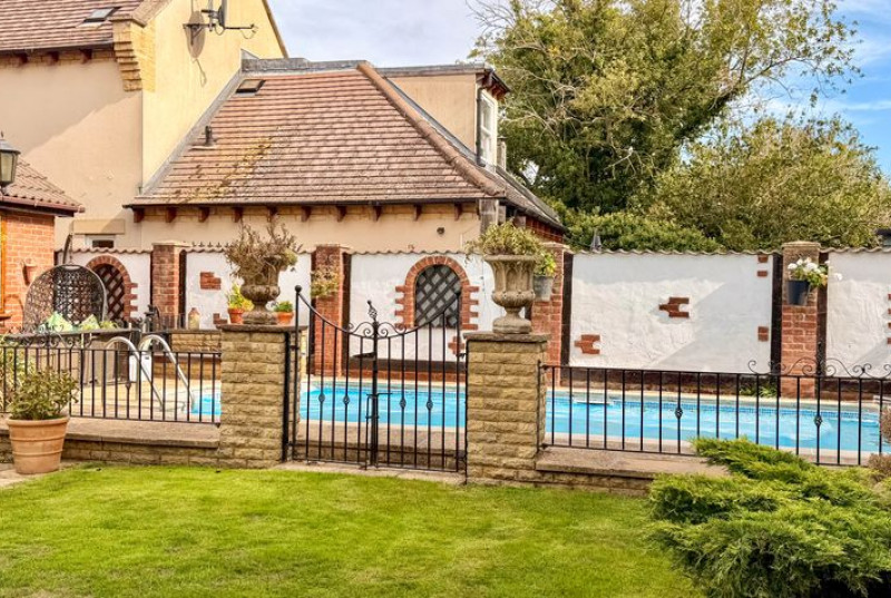 Irving Burgess Close, Whittlesey, PE760