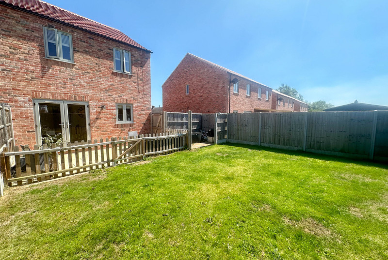 Fieldside, Coates38