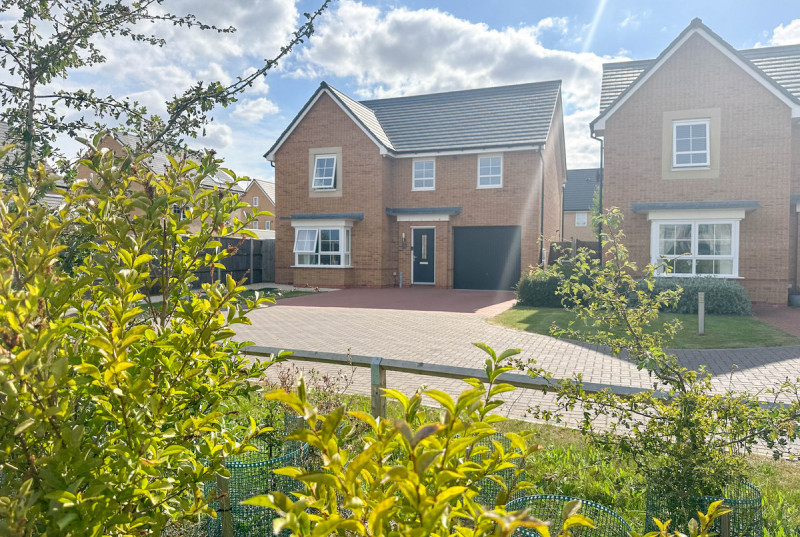 Broadstone Drive, Hampton Water