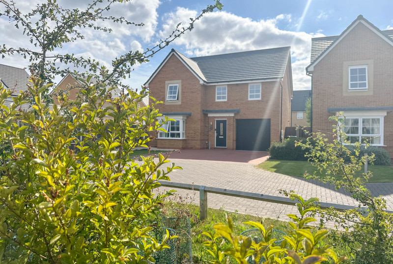 Broadstone Drive, Hampton Water7