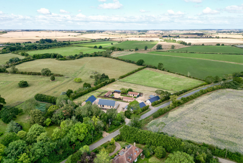 Thorns Farm Barn, Hamerton Road, Alconbury Weston4