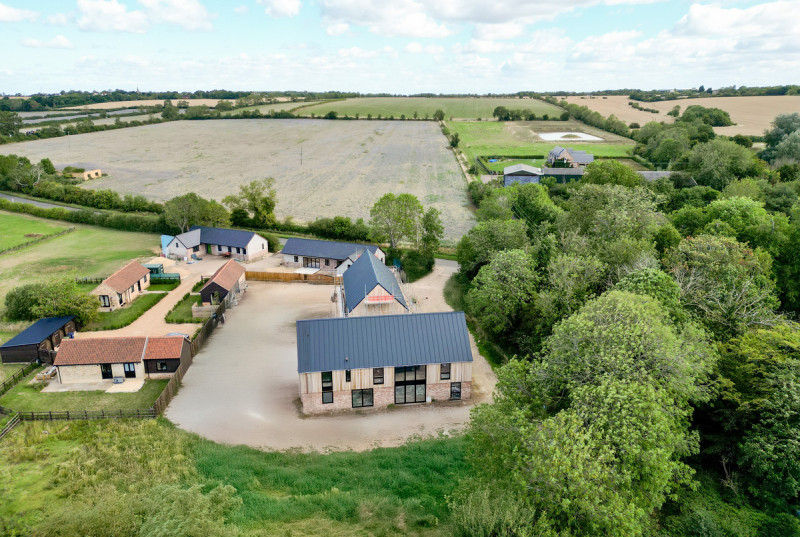 Thorns Farm Barn, Hamerton Road, Alconbury Weston26