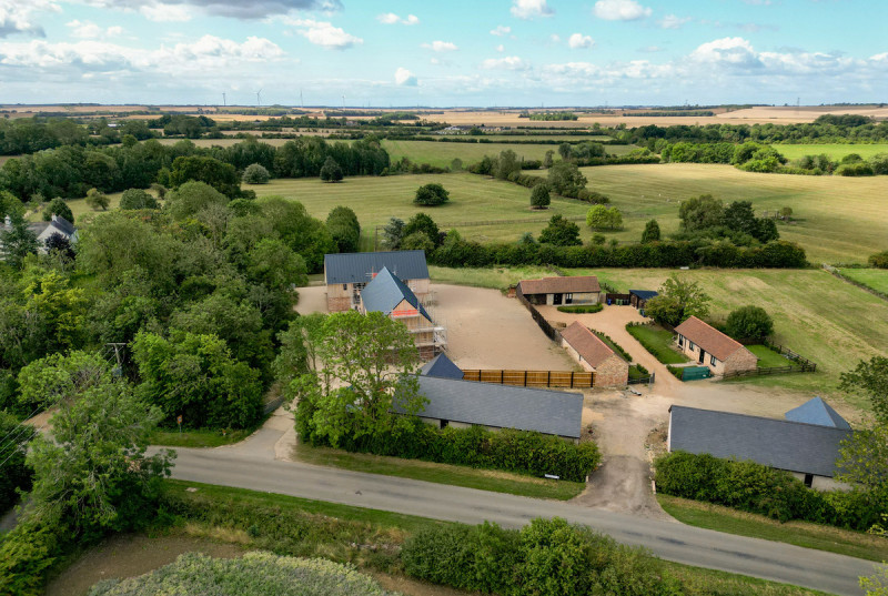 Thorns Farm Barn, Hamerton Road, Alconbury Weston28