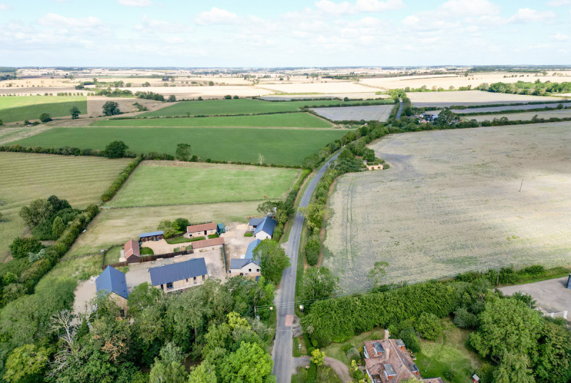 Thorns Farm Barn, Hamerton Road, Alconbury Weston30