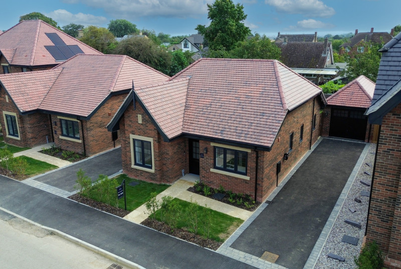 Hayfield Lodge - New Road, Over2