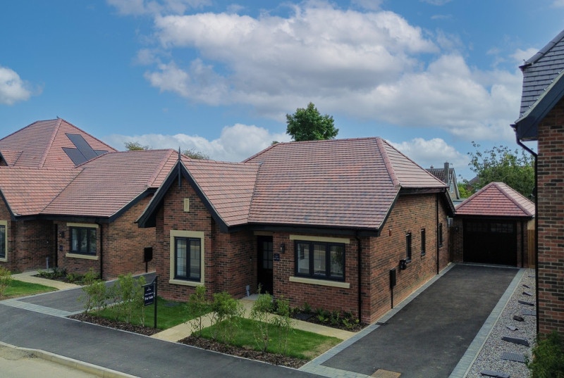 Hayfield Lodge - New Road, Over5