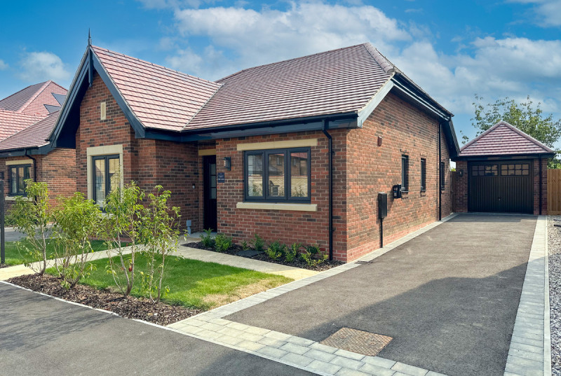 Hayfield Lodge - New Road, Over6