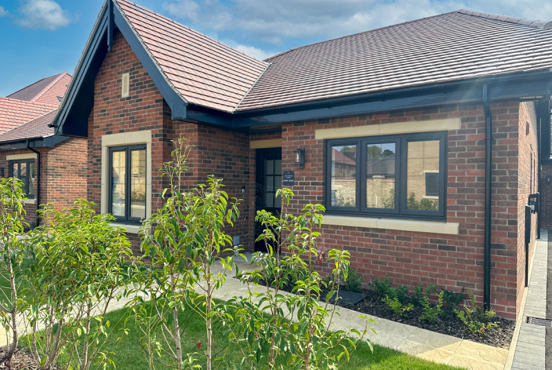 Hayfield Lodge - New Road, Over8