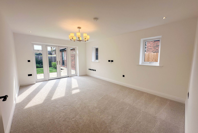 Hayfield Lodge - New Road, Over19