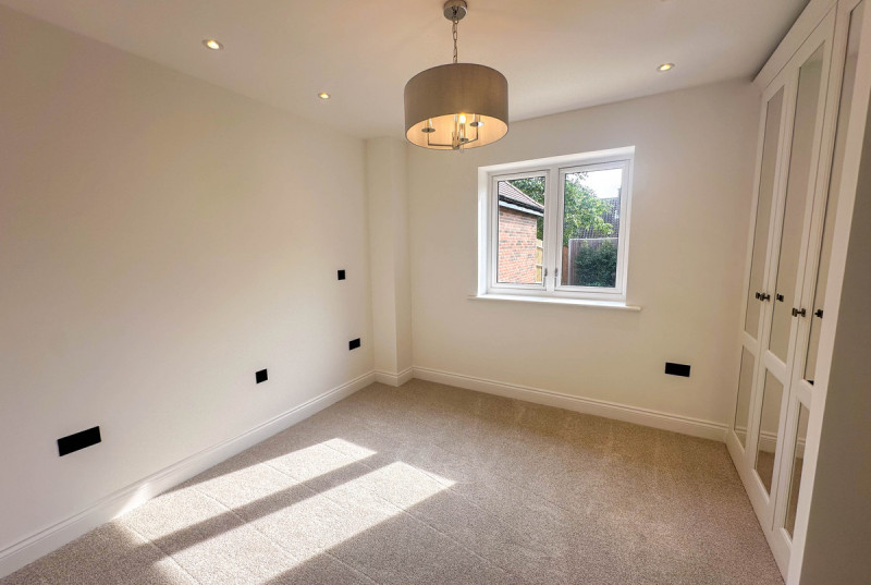 Hayfield Lodge - New Road, Over23