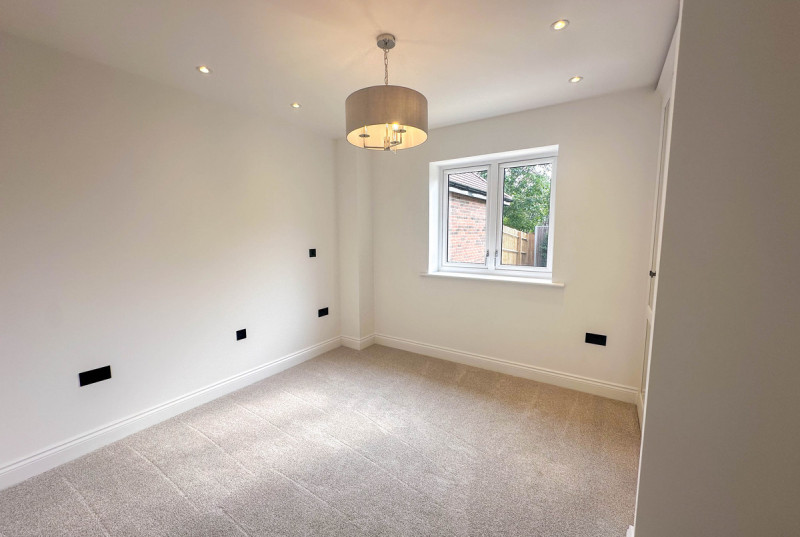 Hayfield Lodge - New Road, Over24
