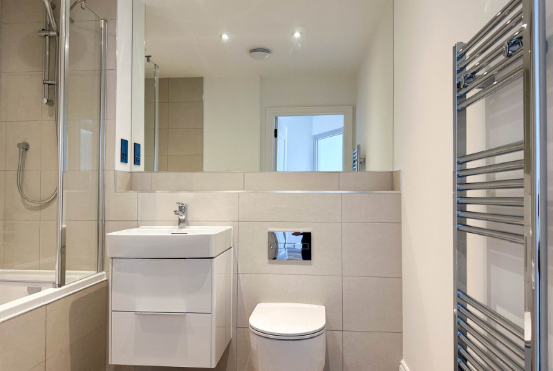 Hayfield Lodge - New Road, Over30