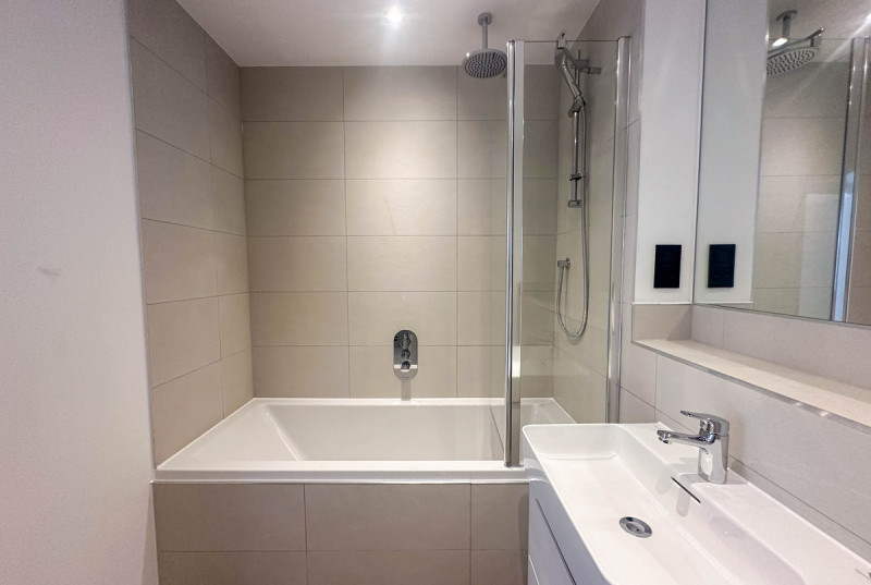 Hayfield Lodge - New Road, Over31