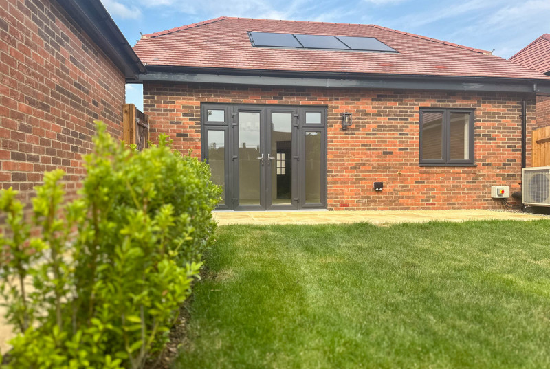 Hayfield Lodge - New Road, Over33