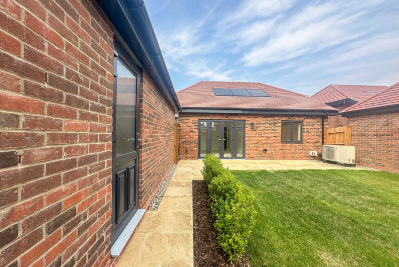 Hayfield Lodge - New Road, Over34