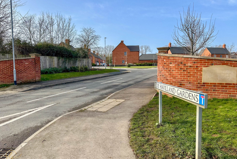 De Havilland Gardens, Bury5