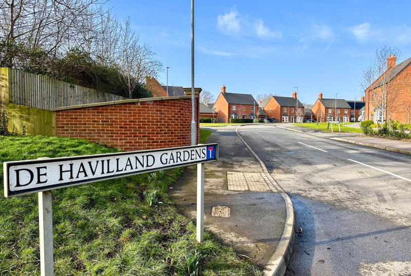 De Havilland Gardens, Bury26
