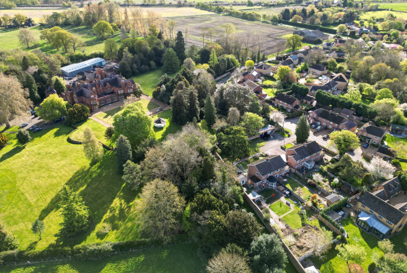 Wells Way, Holme
