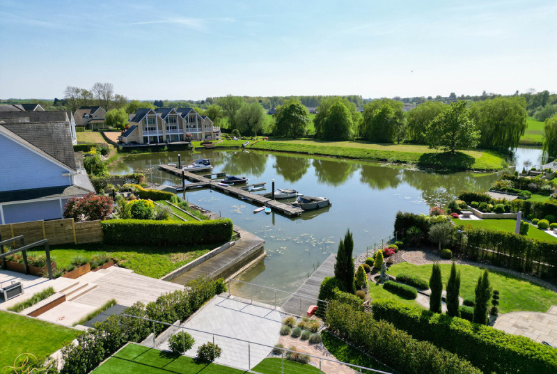 Waters Edge, Wansford49