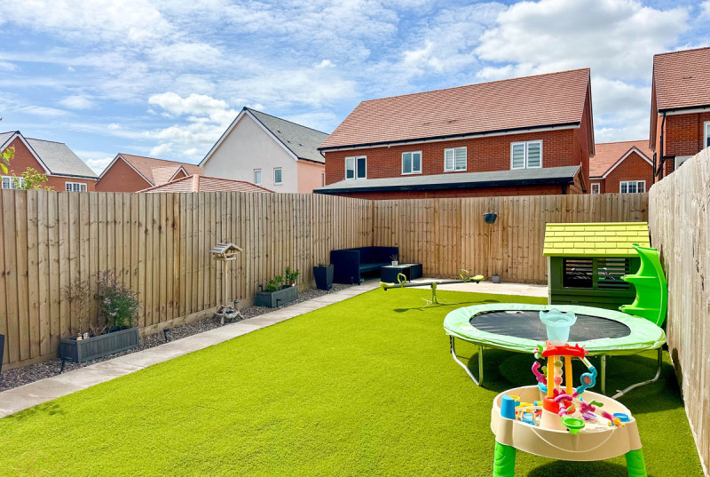Banbury Drive, Hampton Water30