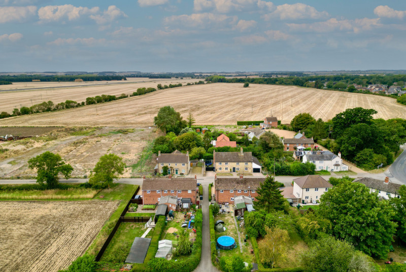 Pingle Bank, Holme28