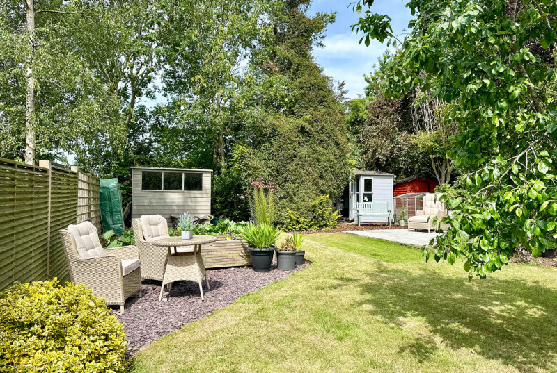 High Street, Upwood44