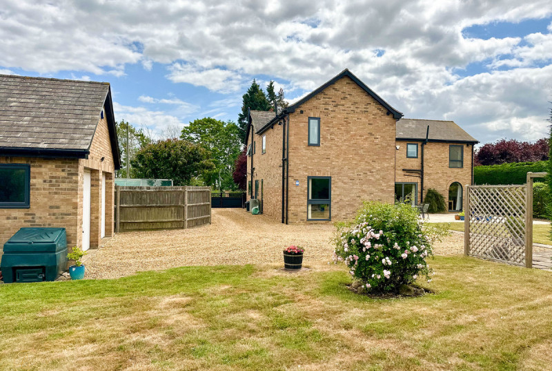 Holme Lane, Holme44