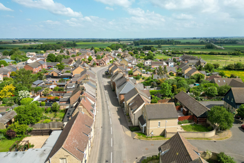 Main Street, Farcet48