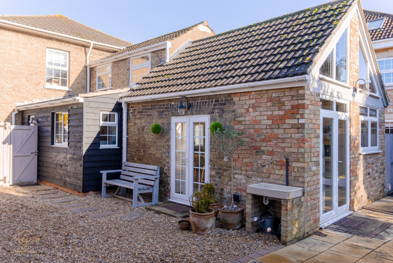 High Street, Doddington29