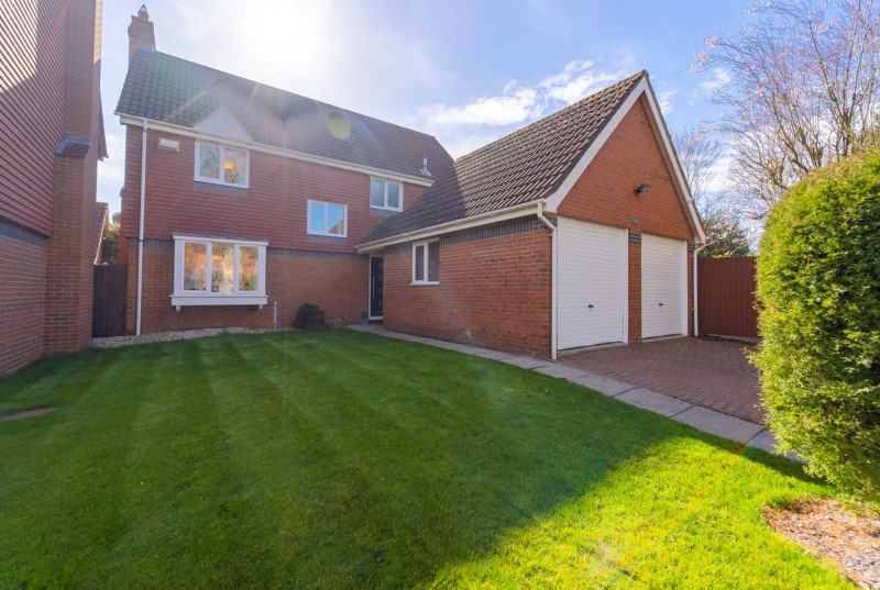 Manor Close, Brampton3