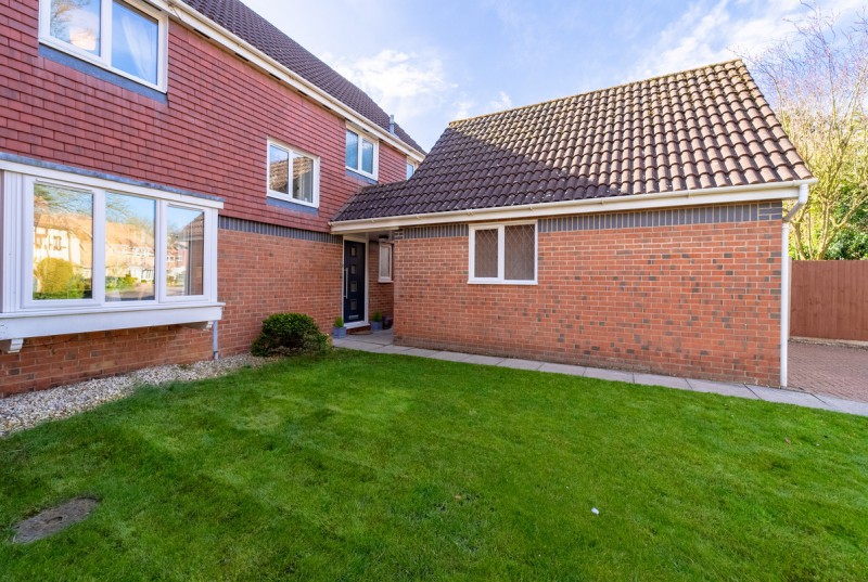 Manor Close, Brampton6