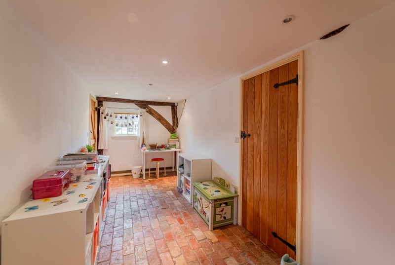 High Street, Upwood25